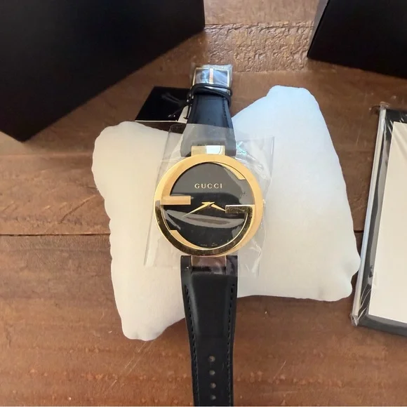 Gucci YA133312 Interlocking-G Latin Grammy 37MM Unisex Black Leather Watch - Picture 7 of 8